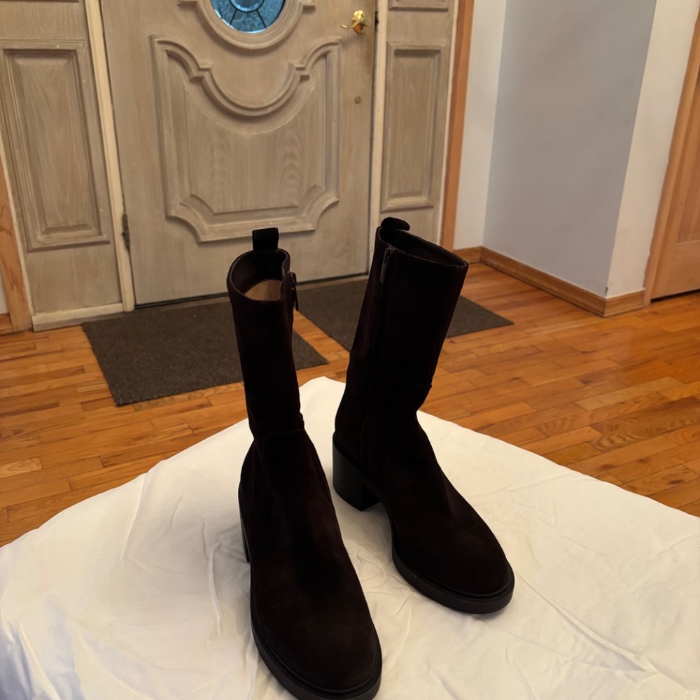 Boots - Picture 3 of 8